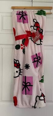 Hello Kitty Holiday Holly and Presents Plush Super Soft Throw Blanket NWT